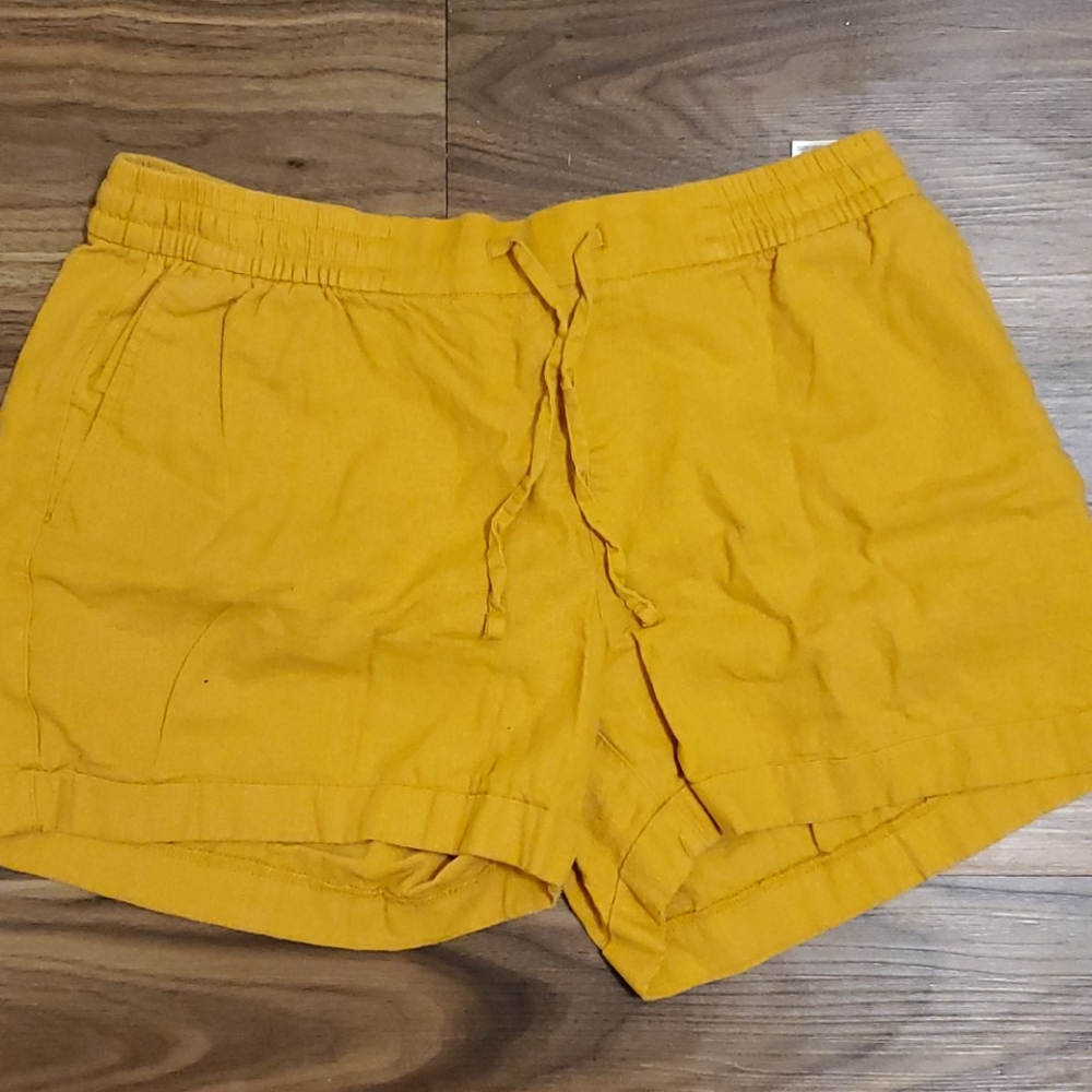 Large mustard old navy shorts